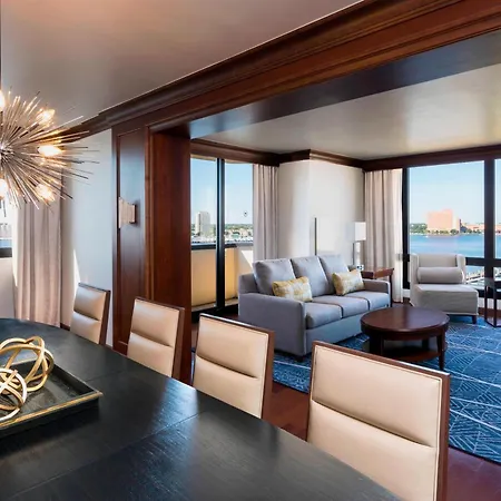 Sheraton Norfolk Waterside Hotel-2