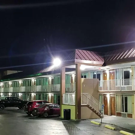 Days Inn & Suites By Wyndham Charleston Airport West-2
