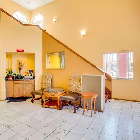Econo Lodge Inn & Suites Albuquerque East I-40 Eubank Exit-2