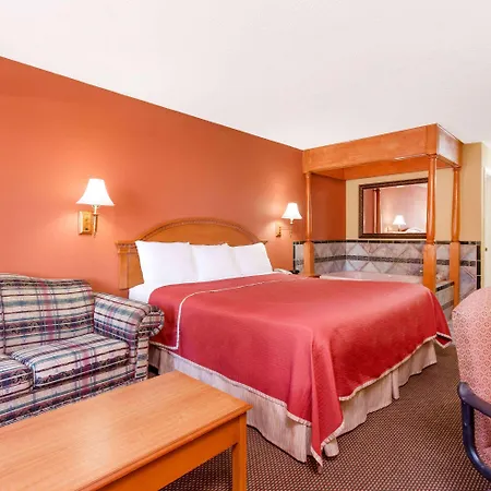 Regency Inn & Suites-Hamilton Place-2