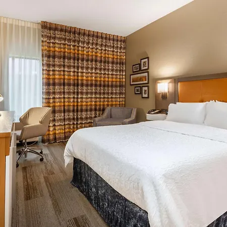Hampton Inn Cedar Rapids-2