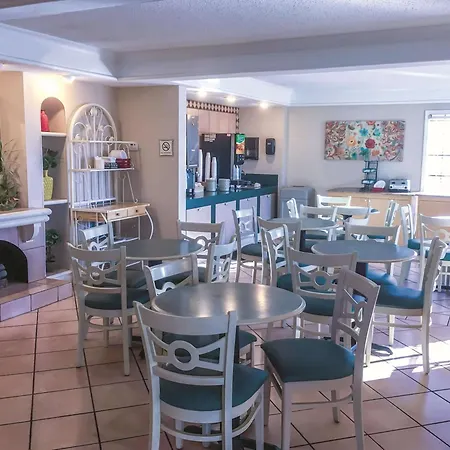 La Quinta Inn By Wyndham Moline Airport-2