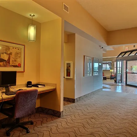 Comfort Inn & Suites Madison - Airport-2