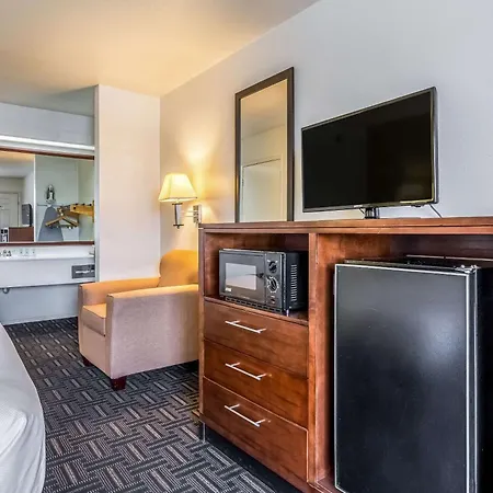 Quality Inn Fresno Near University-2
