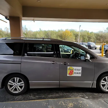 Super 8 By Wyndham Kansas City Airport North-2