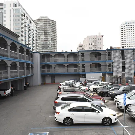 Travelodge By Wyndham Long Beach Convention Center-3