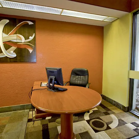 Quality Inn & Suites Kansas City I-435N Near Sports Complex-3