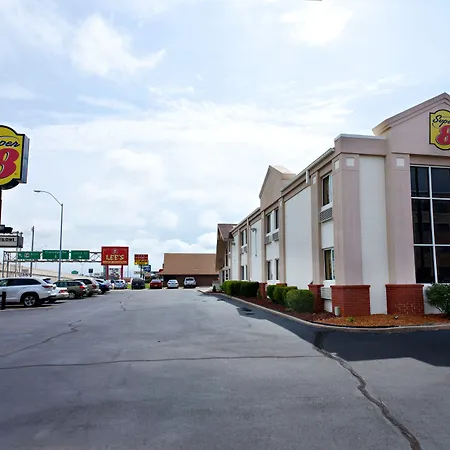 Super 8 By Wyndham Wichita Airport West Kellogg-3
