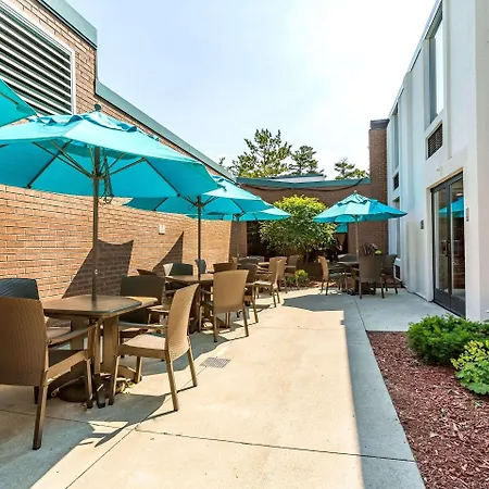 Country Inn & Suites By Radisson, Traverse City, Mi-2