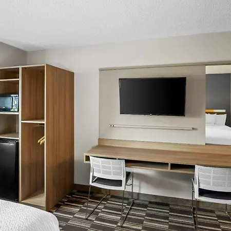 Microtel Inn By Wyndham Greensboro-2