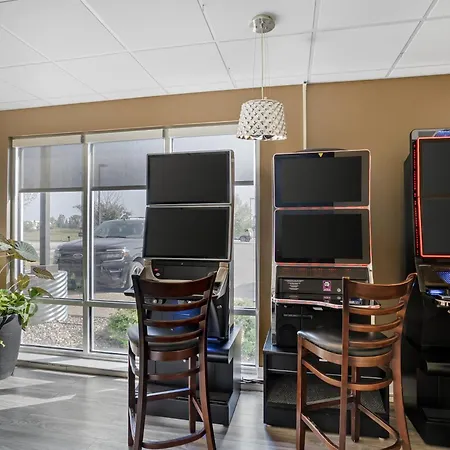 Best Western Plus Airport Inn & Suites-3