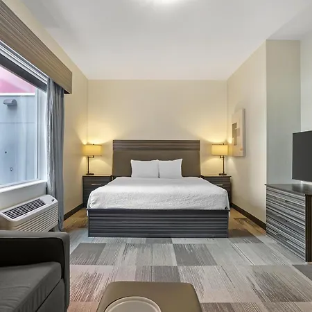 Best Western Plus Airport Inn & Suites-3