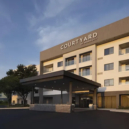 Courtyard Austin South-2