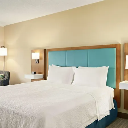 Hampton Inn Portland Airport-3