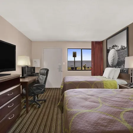 Super 8 By Wyndham Fort Myers-2
