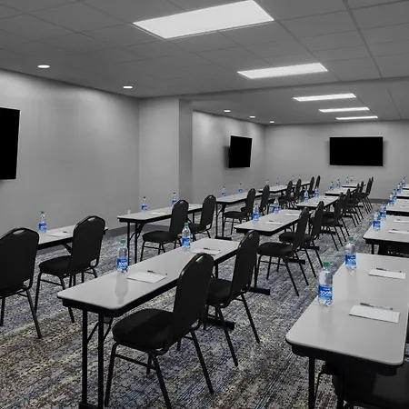 Hampton Inn Cleveland-Downtown-2