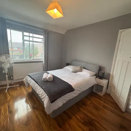 Westwick Gardens Retreat - 4 Bedroom House-2