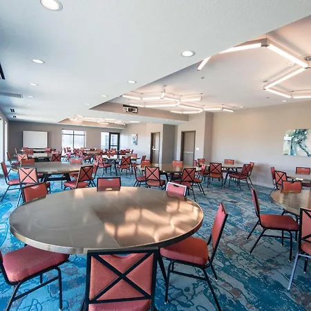 Hilton Garden Inn Des Moines Airport-3