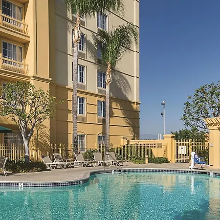 La Quinta Inn & Suites By Wyndham Ontario Airport-3