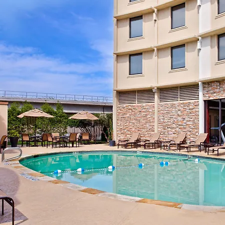 Holiday Inn Express Dallas Market Center By Ihg-3