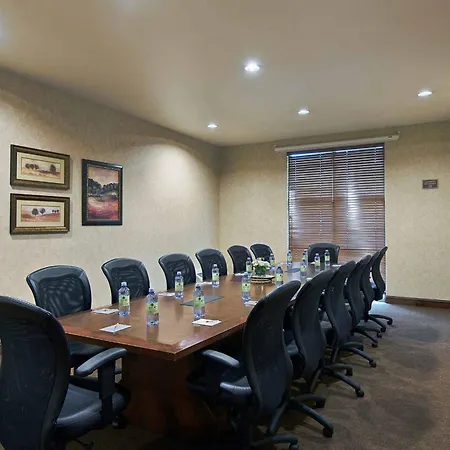 Oxford Suites Yakima-3