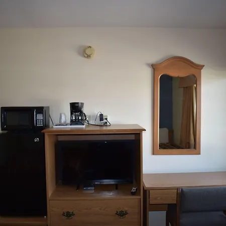 Travelers Inn Medford-3