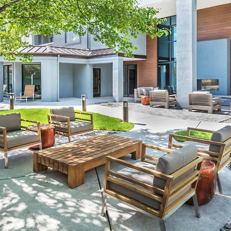 Courtyard By Marriott Reno-2