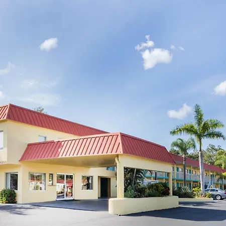 Super 8 By Wyndham Sarasota Near Siesta Key-2