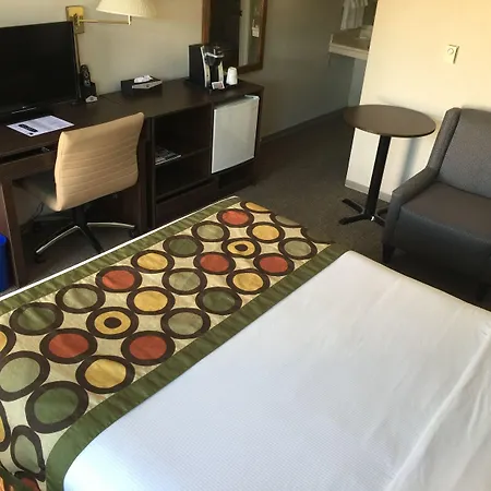 Super 8 By Wyndham Kelowna Bc-2