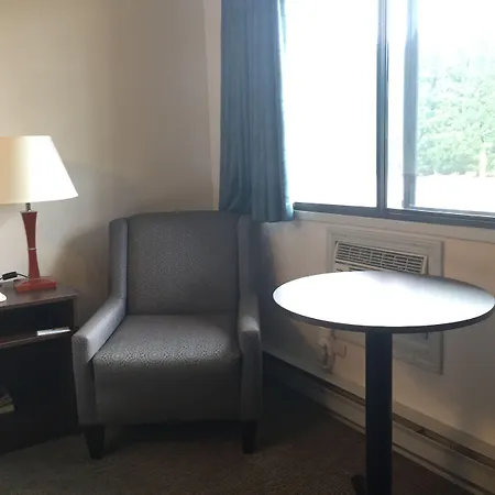 Super 8 By Wyndham Kelowna Bc-3