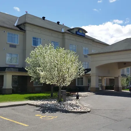 Days Inn By Wyndham Ottawa Airport-3