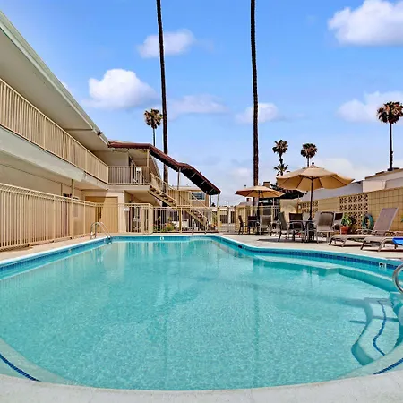 Super 8 By Wyndham Los Angeles-Culver City Area-2