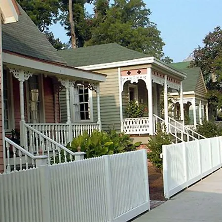 Rothschild-Pound House Inn And Village-3