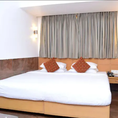 Ramee Guestline Hotel Khar-3