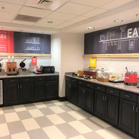 Hampton Inn & Suites Norfolk-Airport-3