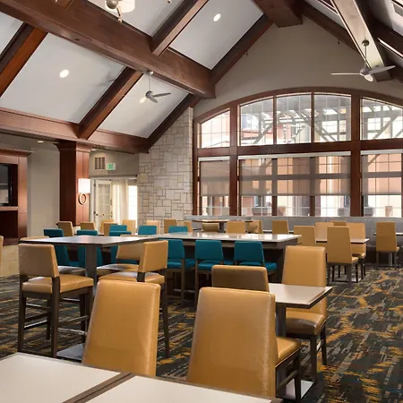 Residence Inn Kansas City Airport-3