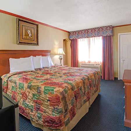 Days Inn By Wyndham Albuquerque Downtown-3