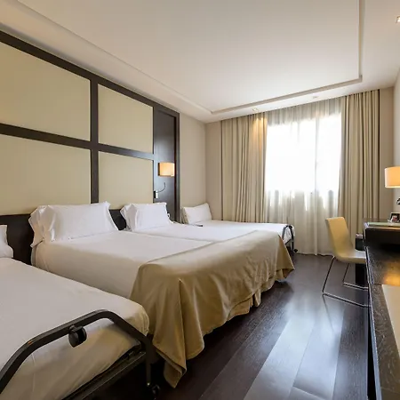 Hotel Maydrit Airport-3