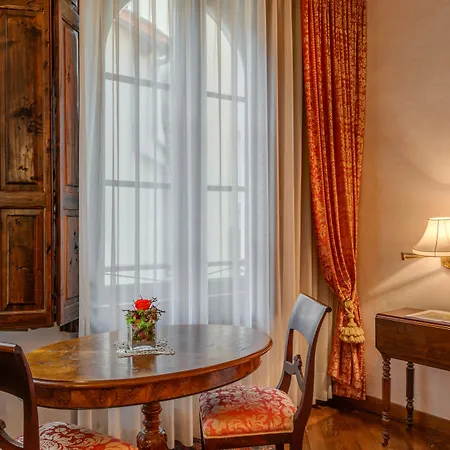 Boutique Hotel In Piazza Della Signoria-3