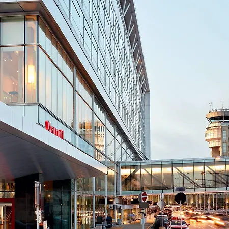 Marriott Montreal Airport In-Terminal Hotel-3