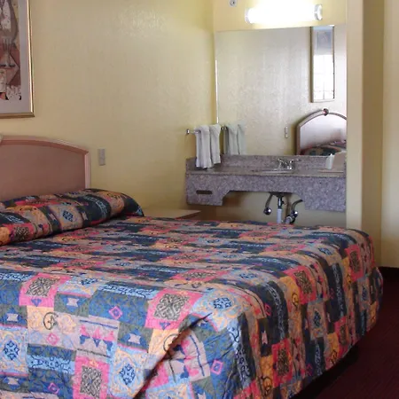 Winnquest Inn Near Ft. Sam Houston-3