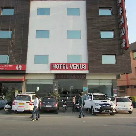 Hotel Smart Inn Near Igi Airport & Free Airport Drop-3