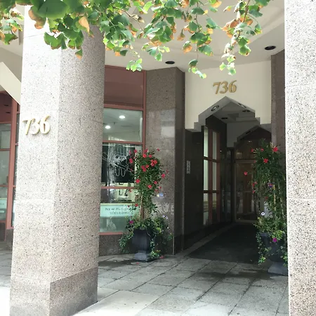 Canada Suites On Bay, Established 1998-2