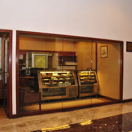 Hotel Aurora Towers-3
