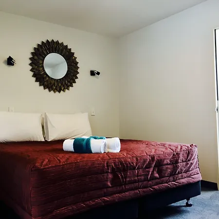 Caples Court Motel & Apartments-2