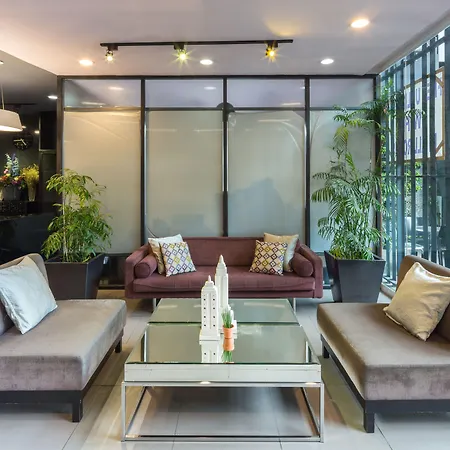 V Hotel-2