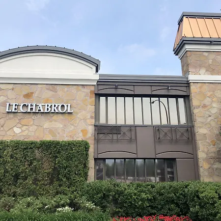 Le Chabrol Hotel & Suites-2