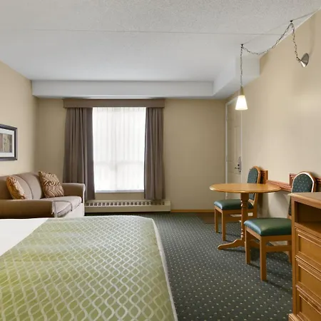 Colonial Square Inn & Suites-2