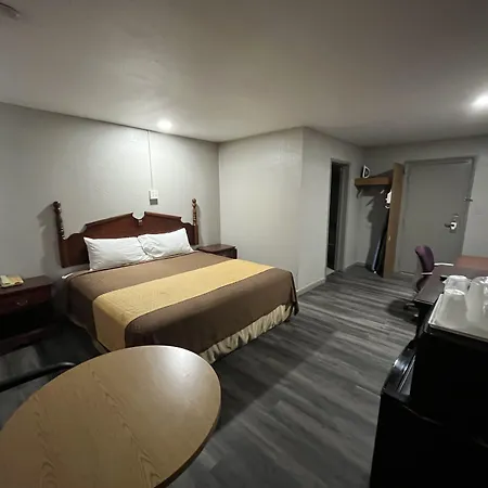 Mid Towne Inn & Suites-3