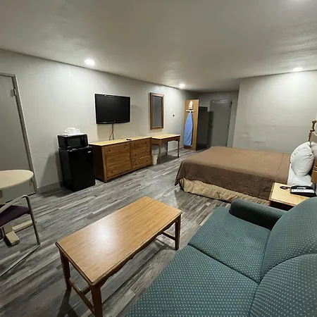 Mid Towne Inn & Suites-2